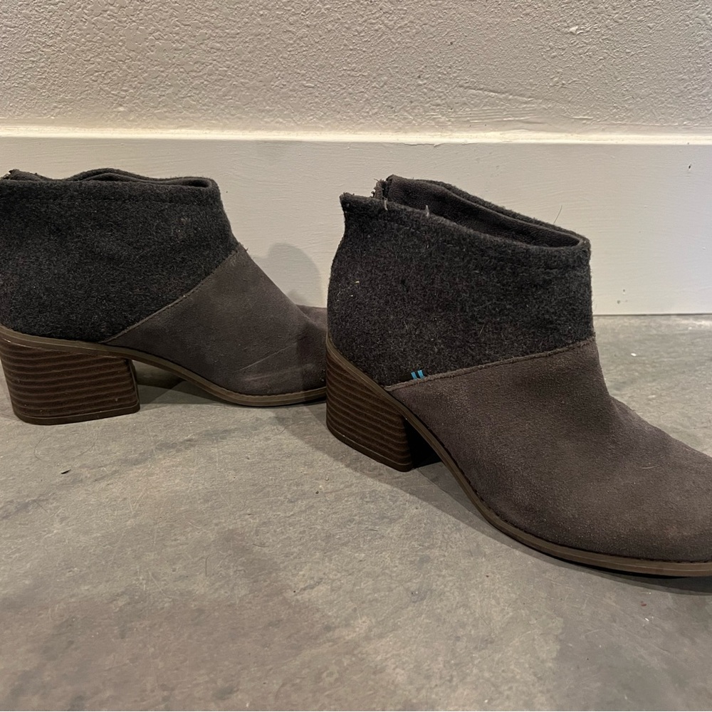 Tom’s ankle bootie, size 7.5